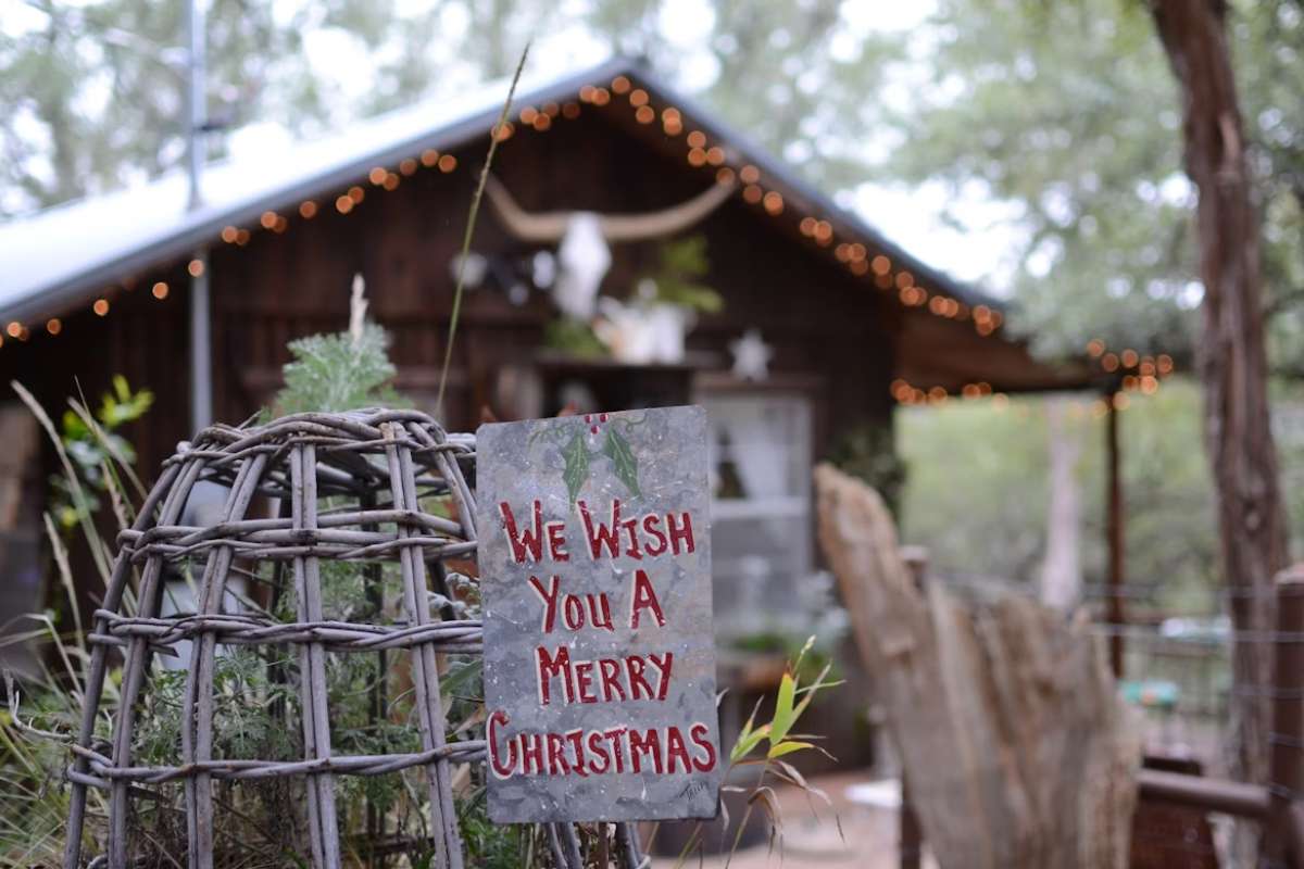 Mistakes to Avoid When Traveling During the Holiday Season (1)