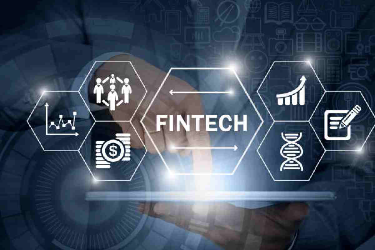 Why Professionals Should Learn FinTech in 2025